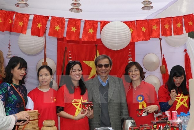 Vietnam menghadiri pekan raya  amal internasional Bazaar di India - ảnh 1