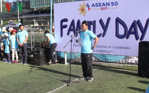 Hari Keluarga  ASEAN sehubungan dengan peringatan ultah ke-50 hari berdirinya ASEAN - ảnh 1