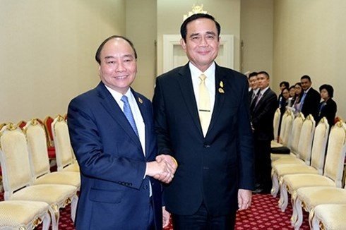 PM Vietnam, Nguyen Xuan Phuc bertemu dengan PM Dewan Negara Tiongkok dan PM Thailand - ảnh 2