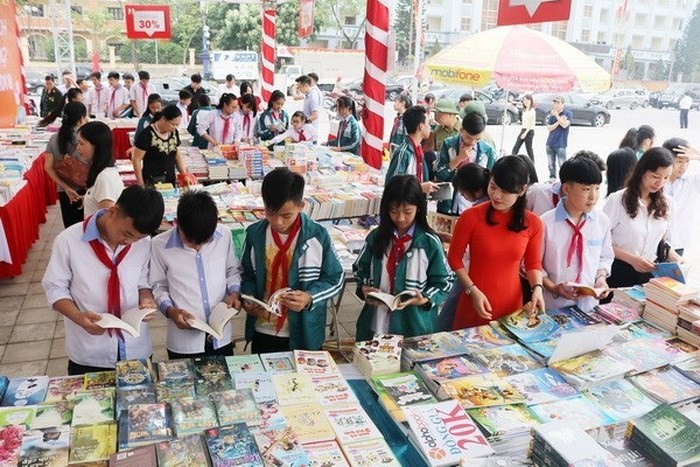 Festival Buku Bumi Leluhur dan pameran foto artistik tentang kampung halaman dan manusia Provinsi Phu Tho - ảnh 1
