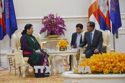 Para pemimpin Kamboja menilai tinggi hubungan kerjasama dengan Vietnam - ảnh 1