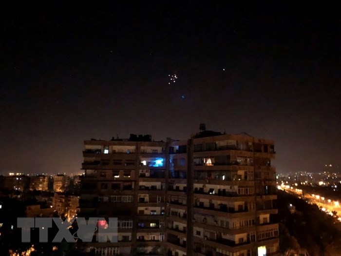 Israel memberitahukan telah menyerang  dengan tepat sasaran “target Iran” di Suriah - ảnh 1
