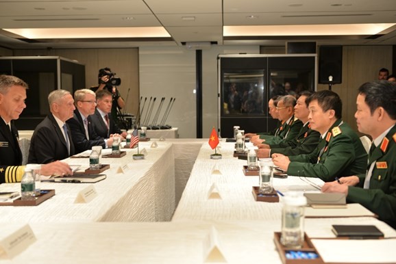 Dialog Shangri-La 2018: Vietnam dan AS memperkuat kerjasama di bidang  industri pertahanan - ảnh 1