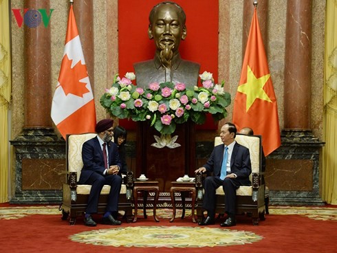 Presiden Viet Nam, Tran Dai Quang menerima  Menhan Kanada Harjit Singh Sajjan - ảnh 1