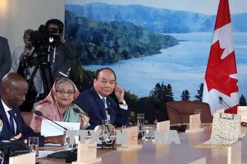PM Viet Nam, Nguyen Xuan Phuc mengeluarkan gagasan tentang “Mekanisme kerjasama global mengenai  pengurangan sampah plastik”  di depan KTT G7 yang diperluas  - ảnh 1