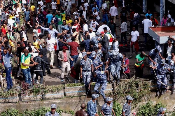 Ethiopia menangkap 30  tersangka dalam serangan bom di Ibukota Addis Ababa - ảnh 1
