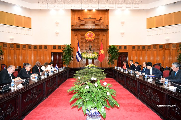 PM Vietnam, Nguyen Xuan Phuc  menerima Wakil  Pertama Ketua Dewan Negara dan Dewan Menteri Kuba, Salvador Valdes Mesa - ảnh 1