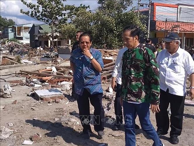 Gempa dan tusnami di Indonesia: Presiden Indonesia, Joko Widodo mengunjungi daerah yang terkana bencana - ảnh 1