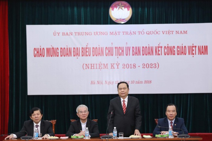 Komite Persatuan Umat Katolik   Viet Nam mengembangkan peranan  menjembatani  agama dan kehidupan - ảnh 1