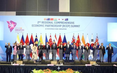 PM Viet Nam, Nguyen Xuan Phuc  menghadiri KTT ASEAN-Republik Korea ke-20 - ảnh 1