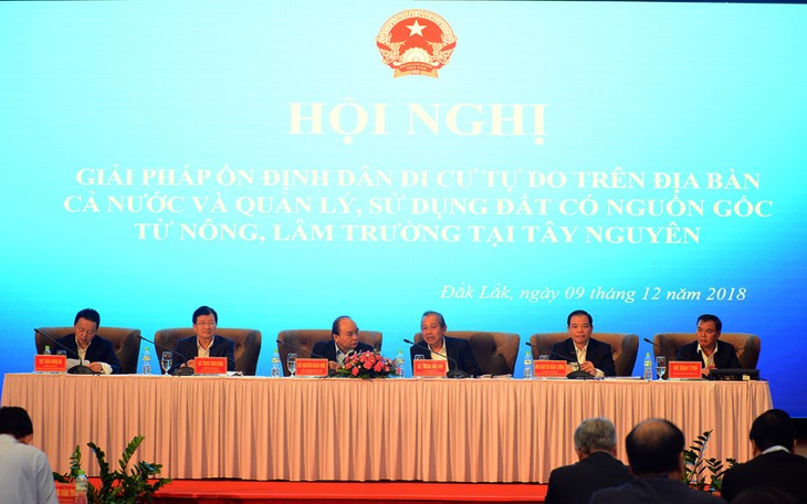 PM Viet Nam, Nguyen Xuan Phuc  meminta kepada semua daerah  supaya mengontrol situasi transmigrasi bebas - ảnh 1