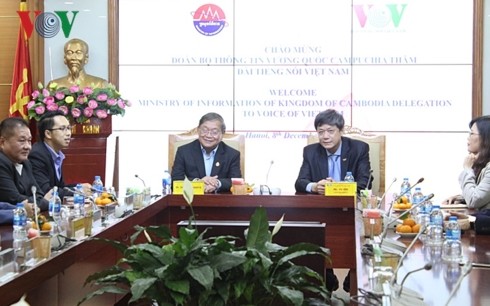 Memperkuat kerjasama di bidang keradioan antara Viet Nam dan Kamboja - ảnh 1