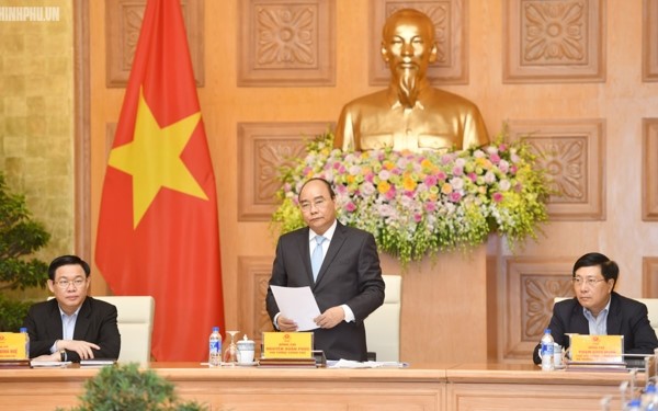 PM Viet Nam, Nguyen Xuan Phuc  mengadakan temu kerja  dengan  Regu Konsultan Ekonomi dari PM - ảnh 1