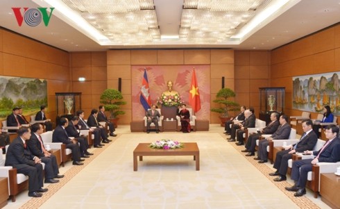 Ketua MN Viet Nam, Nguyen Thi Kim Ngan menerima Wakil Ketua  Senat Kamboja, Tep Ngorn - ảnh 1