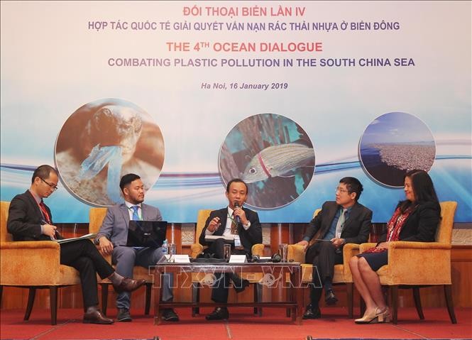 Melakukan kerjasama internasional untuk memecahkan  masalah sampah plastik di Laut Timur - ảnh 1