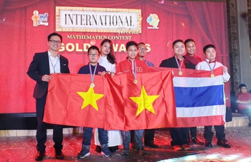 Rombongan pelajar Kota Ha Noi  mencapai prestasi di sayembara: “Menemukan talenta matematika intenasional” tahun 2019 - ảnh 1
