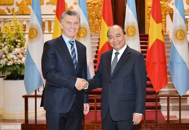 PM Vietnam, Nguyen Xuan Phuc  mengadakan pertemuan dengan Presiden Argentina, Mauricio Macri - ảnh 1