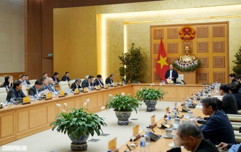 Para pakar  ekonomi menyumbangkan  rencana pada strategi perkembangan ekonomi Viet Nam - ảnh 1