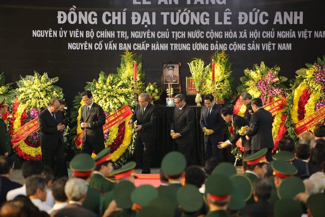 Pembukaan upacara belasungkawa  kepada mantan Presiden, Jenderal Le Duc Anh - ảnh 2
