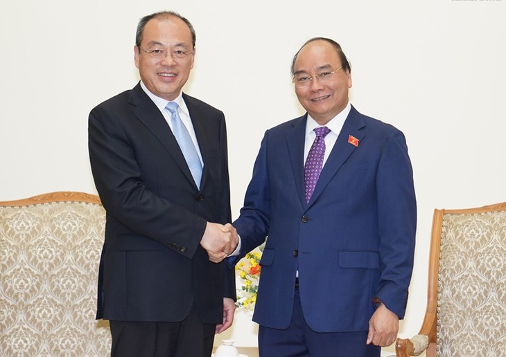 PM Viet Nam, Nguyen Xuan Phuc menerima Gubernur Provinsi Yunnan, Tiongkok, Ruan Chengfa. - ảnh 1