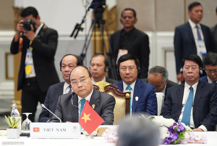 PM Nguyen Xuan Phuc  menghadiri sidang pleno KTT ASEAN ke-34 - ảnh 1