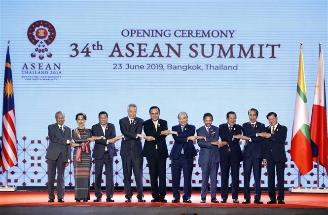 PM Nguyen Xuan Phuc  menghadiri acara pembukaan KTT ASEAN ke-34 - ảnh 1