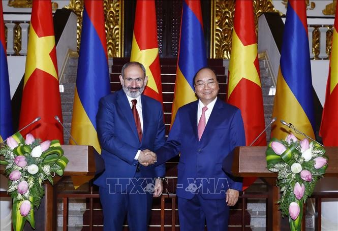 PM Vietnam, Nguyen Xuan Phuc melakukan pembicaraan dengan PM Republik Armenia - ảnh 1