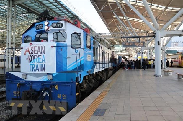 Iringan kereta api ASEAN-Republik Korea: Menyambut awalan dari satu perjalanan  persahabatan yang baru. - ảnh 1