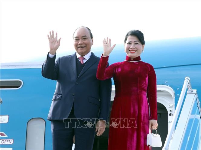 PM Nguyen Xuan Phuc menghadiri KTT memperigati HUT ke-30 penggalangan hubungan dialog ASEAN-Republik Korea dan melakukan kunjungan resmi di Republik Korea - ảnh 1