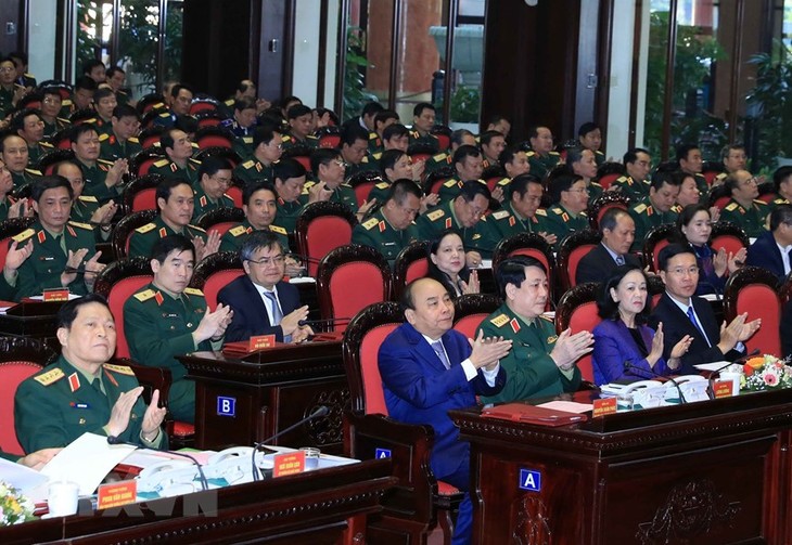 PM Vietnam, Nguyen Xuan Phuc menghadiri Konferensi Politik dan Militer  seluruh tentara-tahun 2019 - ảnh 1