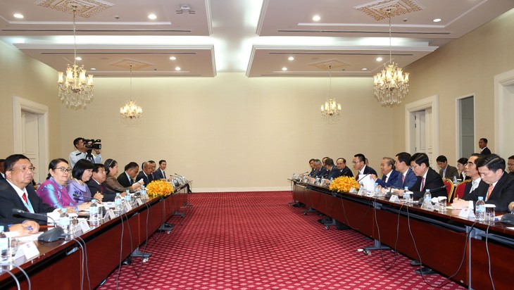 Deputi Harian PM Truong Hoa Binh melakukan kunjungan di Kerajaan Kamboja - ảnh 1