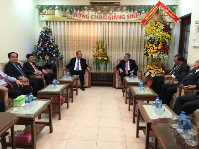 Deputi Harian PM Truong Hoa Binh mengucapkan selamat Hari Natal 2019 di beberapa daerah - ảnh 1