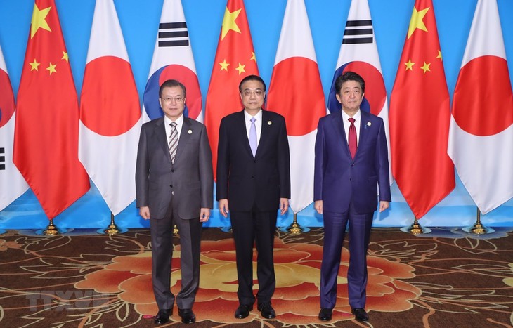 Para pemimpin Tiongkok, Republik Korea dan Jepang  mengadakan pembicaraan trilateral - ảnh 1