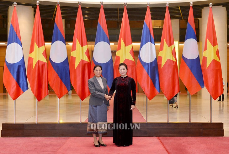 Kerjasama antara Parlemen dua negara Vietnam dan Laos semakin konkret, substantif dan berhasil-guna - ảnh 1