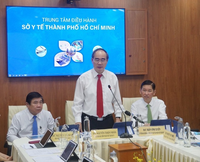 Kota Ho Chi Minh  meluncurkan dua pusat  koordinasi pintar  di bidang-bidang  kesehatan dan pendidikan - ảnh 1
