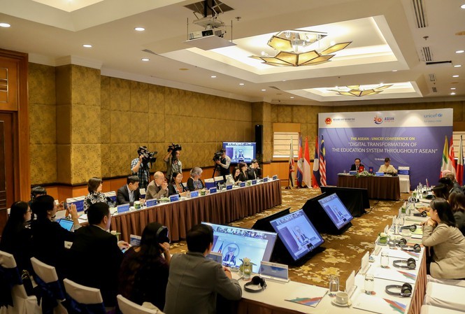 Berkomitmen melakukan transformasi tenik digital terhadap sistem pendidikan dalam ASEAN - ảnh 1