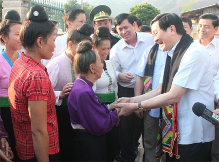 Le président Truong Tan Sang dans la province de Son La - ảnh 1