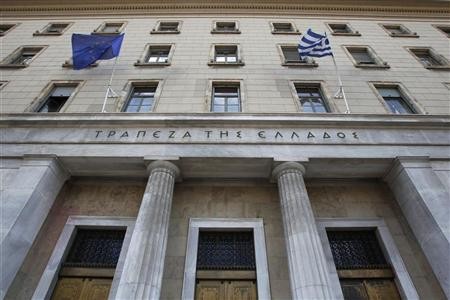 Les banques grecques enregistrent une forte hausse de sorties d'argent - ảnh 1