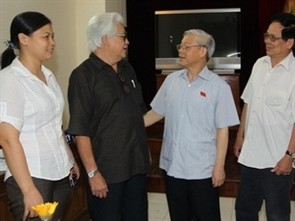 Le Secrétaire général du Parti rencontre l’électorat de Hanoi - ảnh 1