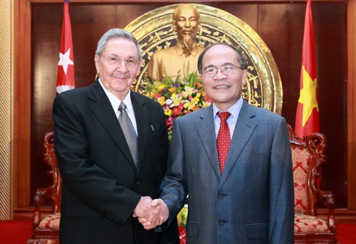 Nguyen Sinh Hung reçoit Raul Castro Ruz - ảnh 1