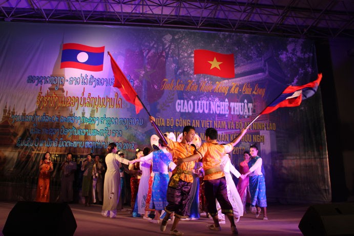 Le ministère de la sécurité publique fête les 50 ans des relations Vietnam-Laos - ảnh 1