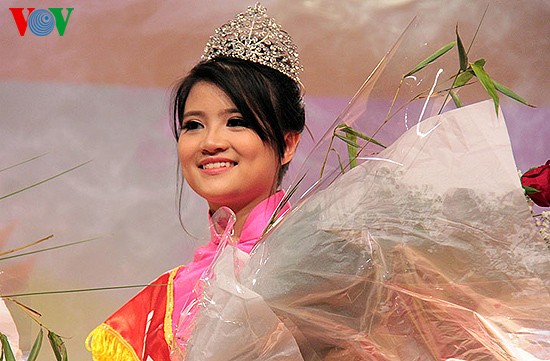 France : Do Ha Ngan, étudiante vietnamienne à Paris, élue Miss Printemps 2013  - ảnh 3