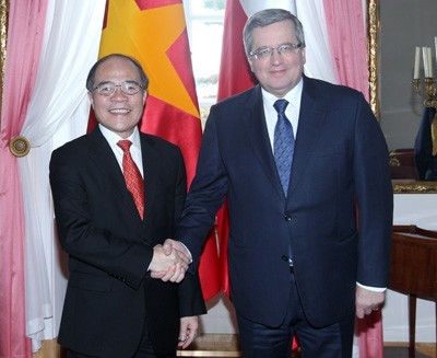 Nguyen Sinh Hung rencontre le Président polonais et le président du Sénat - ảnh 1