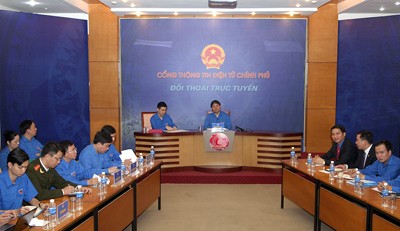 Nguyen Dac Vinh : dialogue en ligne sur les activités des jeunes - ảnh 1