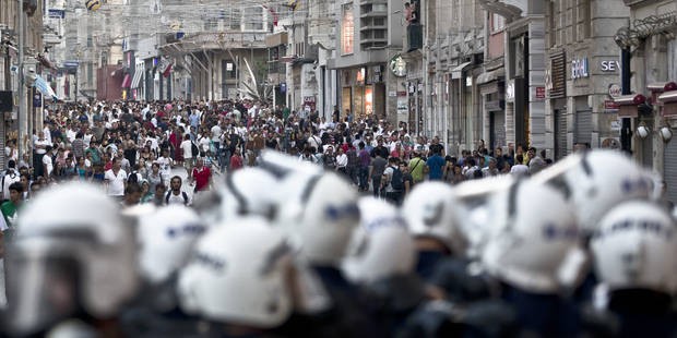 Turquie: La police disperse les manifestants à Istanbul - ảnh 1