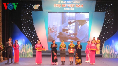 Colorful activities mark Vietnam Women’s Day - ảnh 1