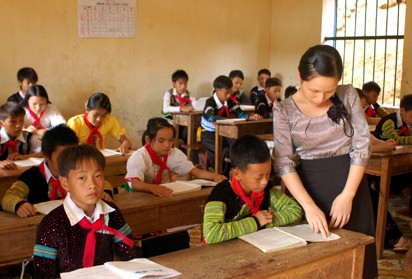 Reviewing educational reform project for ethnic minority groups - ảnh 1