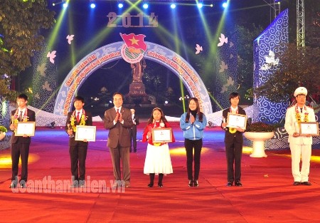 Vietnamese students urged to live with ambitions - ảnh 1