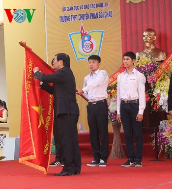 Phan Boi Chau Gifted School, Nghe An province granted Labor Hero title - ảnh 1