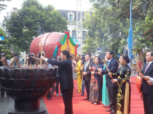 Festival to honor honorary citizens of the Capital city - ảnh 1